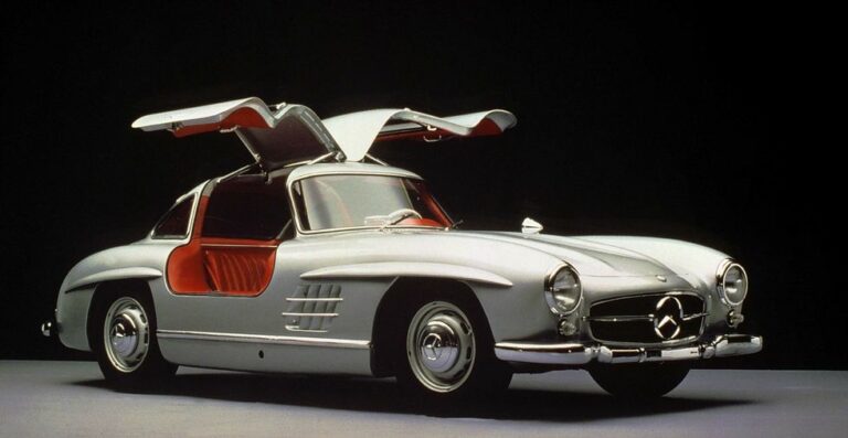 25 Classic Cars to Drive Before You Die